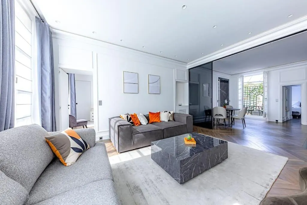 Elysees Gem 2-Bedroom Paris Appartement