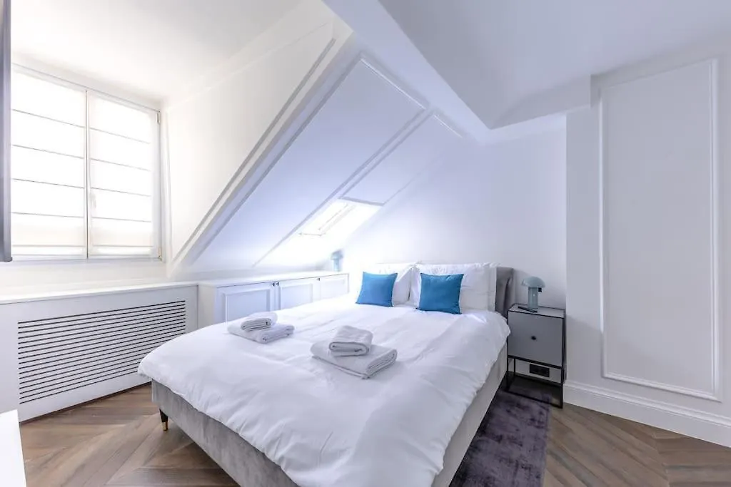 Elysees Gem 2-Bedroom Paris 0*,  France