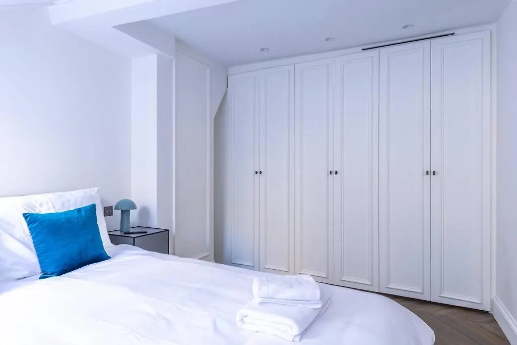 Elysees Gem 2-Bedroom Paris Appartement