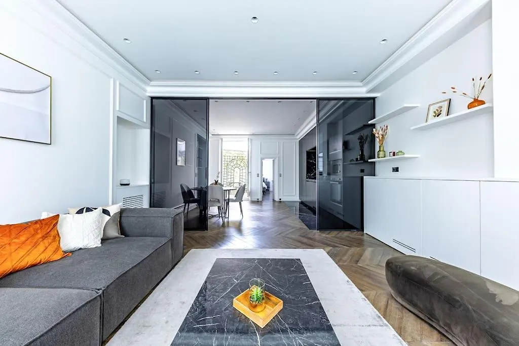Elysees Gem 2-Bedroom Paris